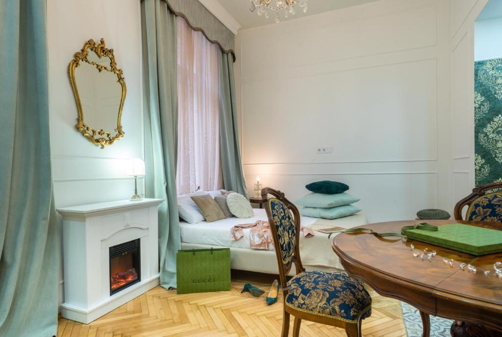 Regina On Kiraly Street Apartment